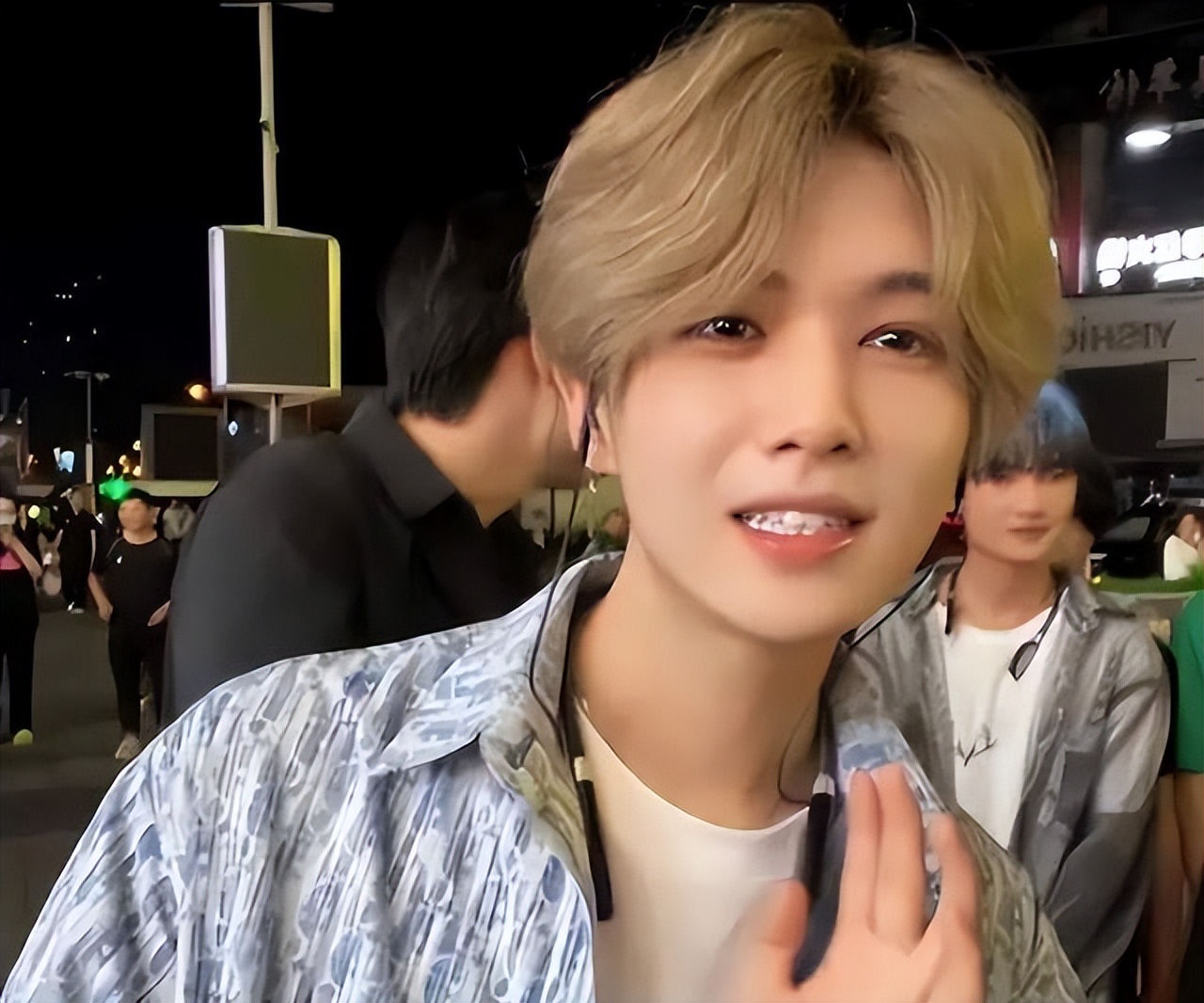 鹿晗罕见照片曝光,鹿晗新照曝光