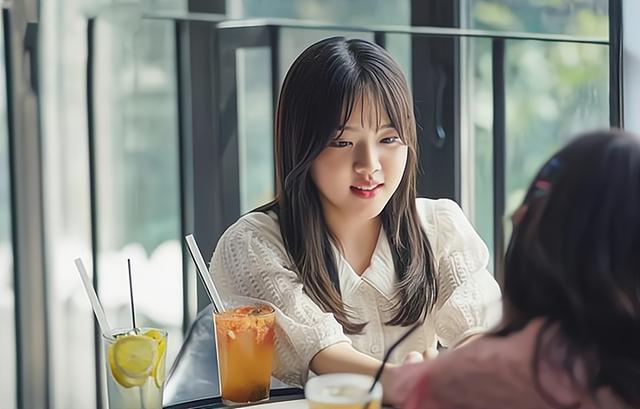 新郎抱新娘进婚房随后新郎怒了,新郎结婚当天新娘逼新郎下跪