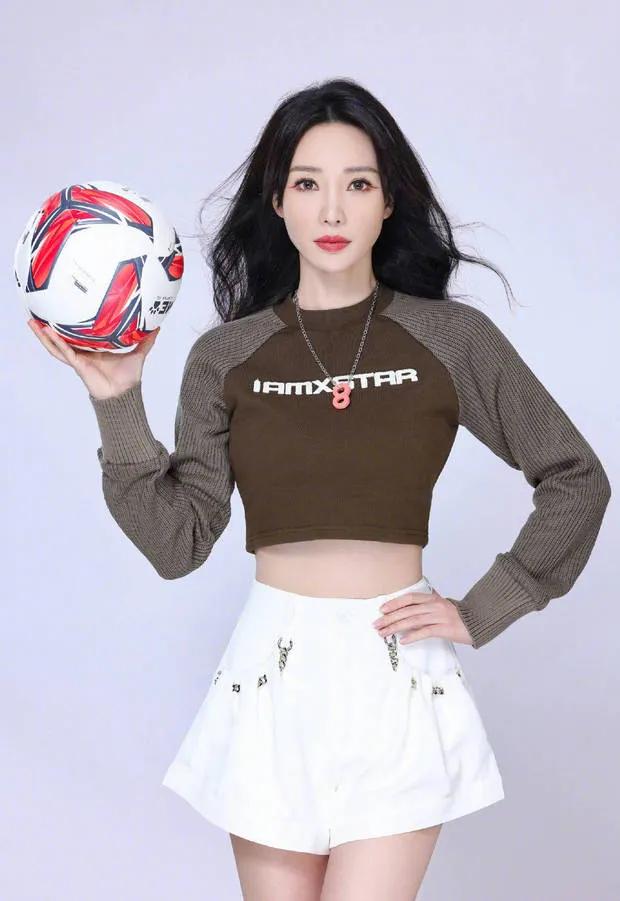 柳岩变身大姐大,柳岩变身李小璐