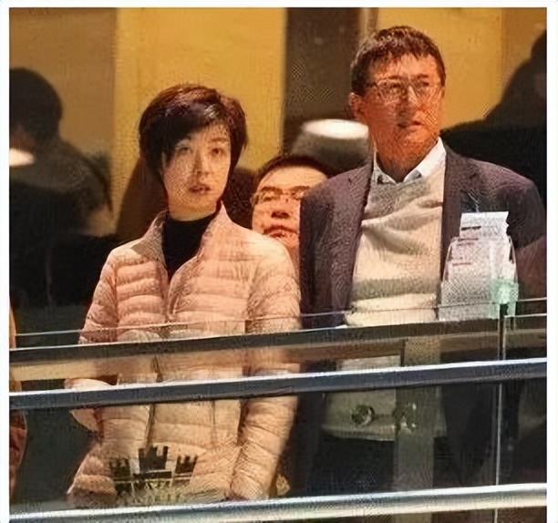 她是世界女乒第一人,大20岁老公与袁立同居12年,转身把她宠上天