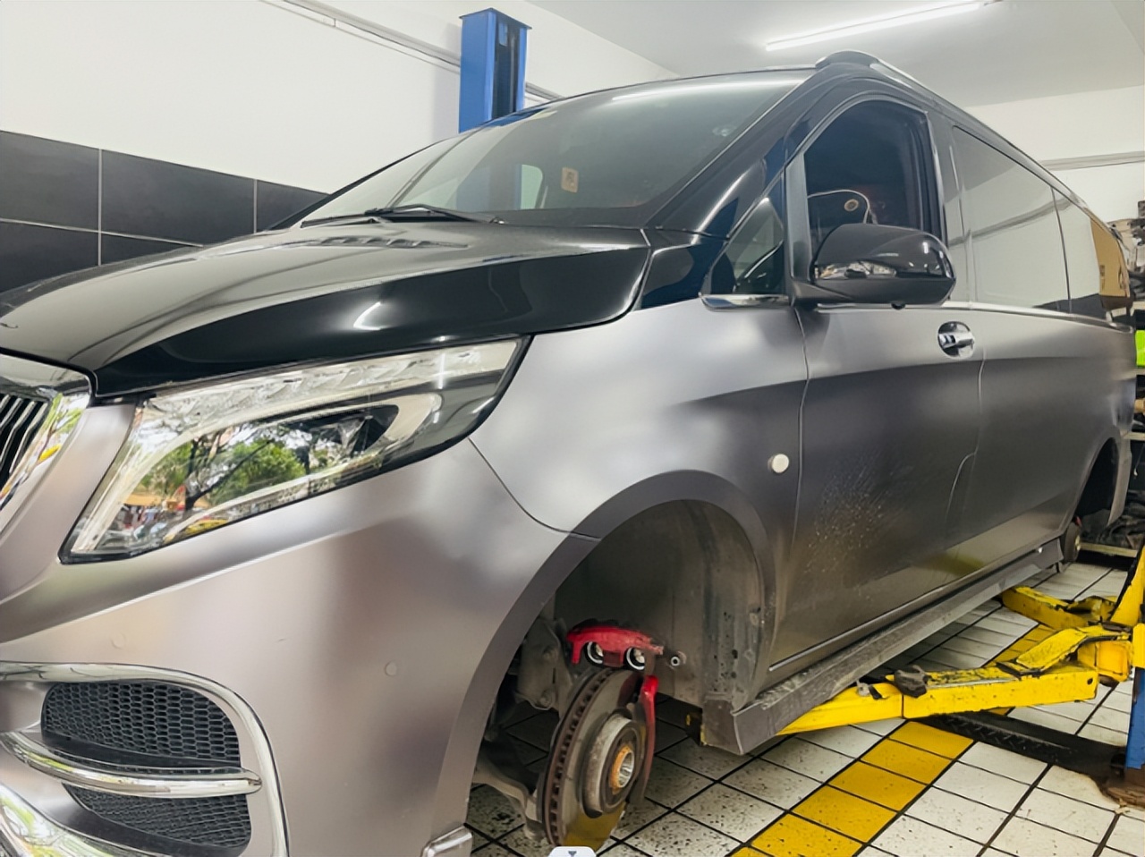 奔驰v260更换手刹刹车片怎么学习,金铁锤汽车维修图片