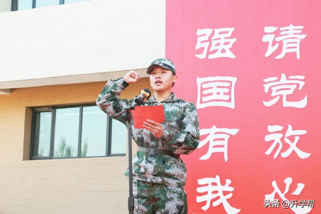 银川能源学院2020级新生军训男,宁夏银川能源学院军训