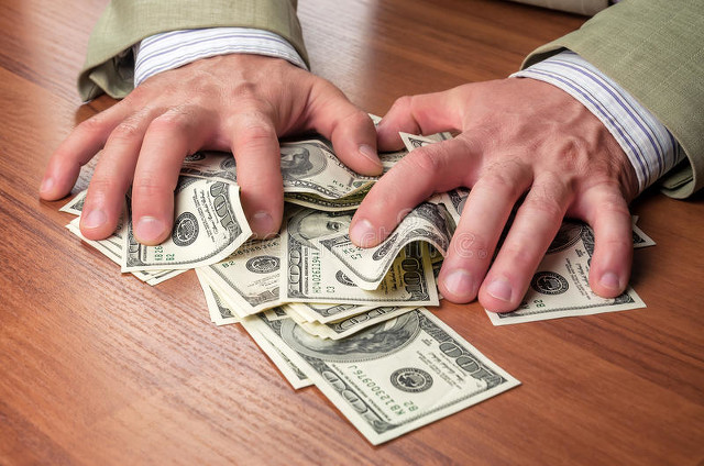 多还进信用卡的钱能取出吗,信用卡不小心多还了能取出吗