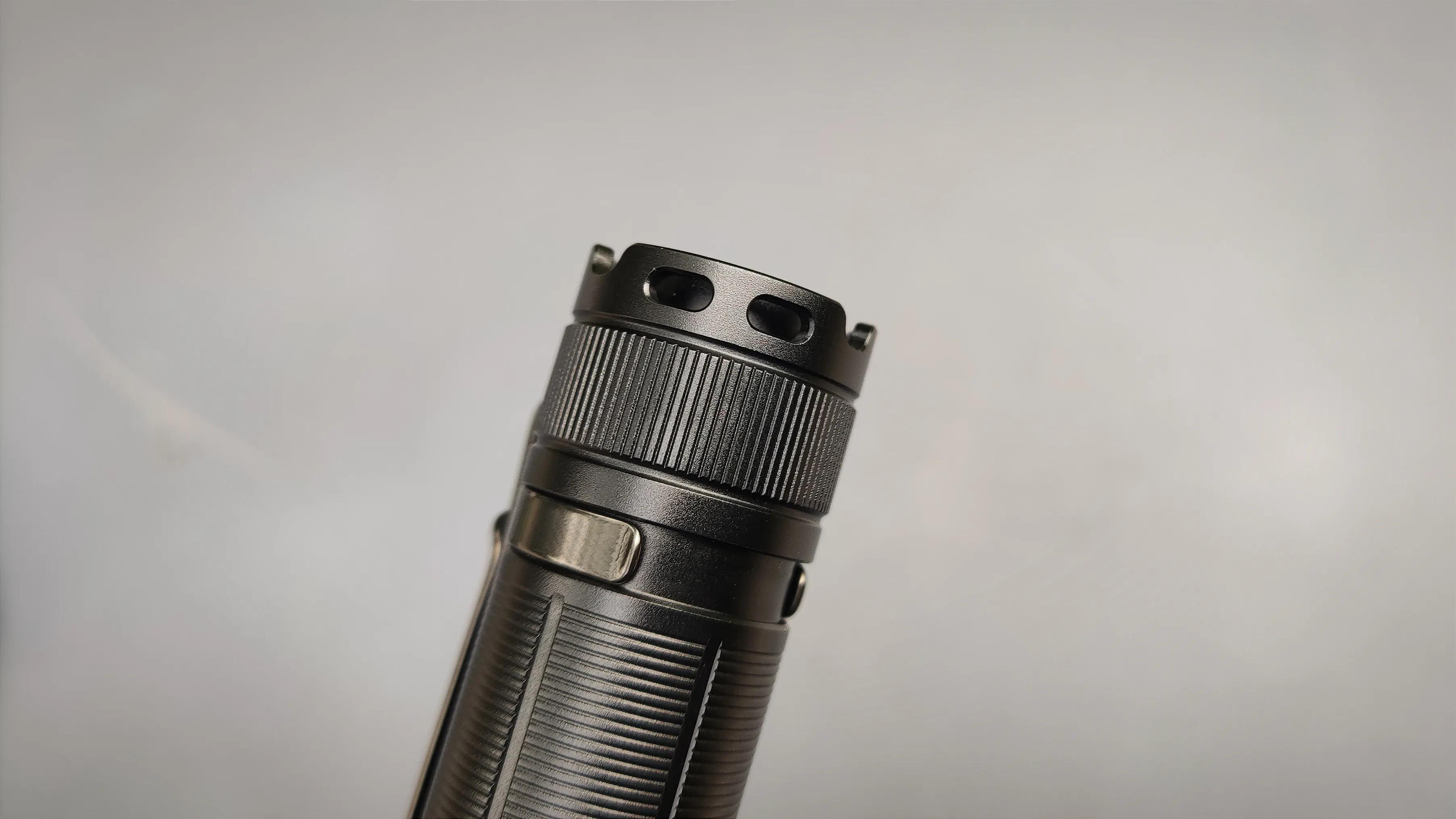 经典新升级，全能EDC便携直充小直——菲尼克斯E28Rv2.0手电评测