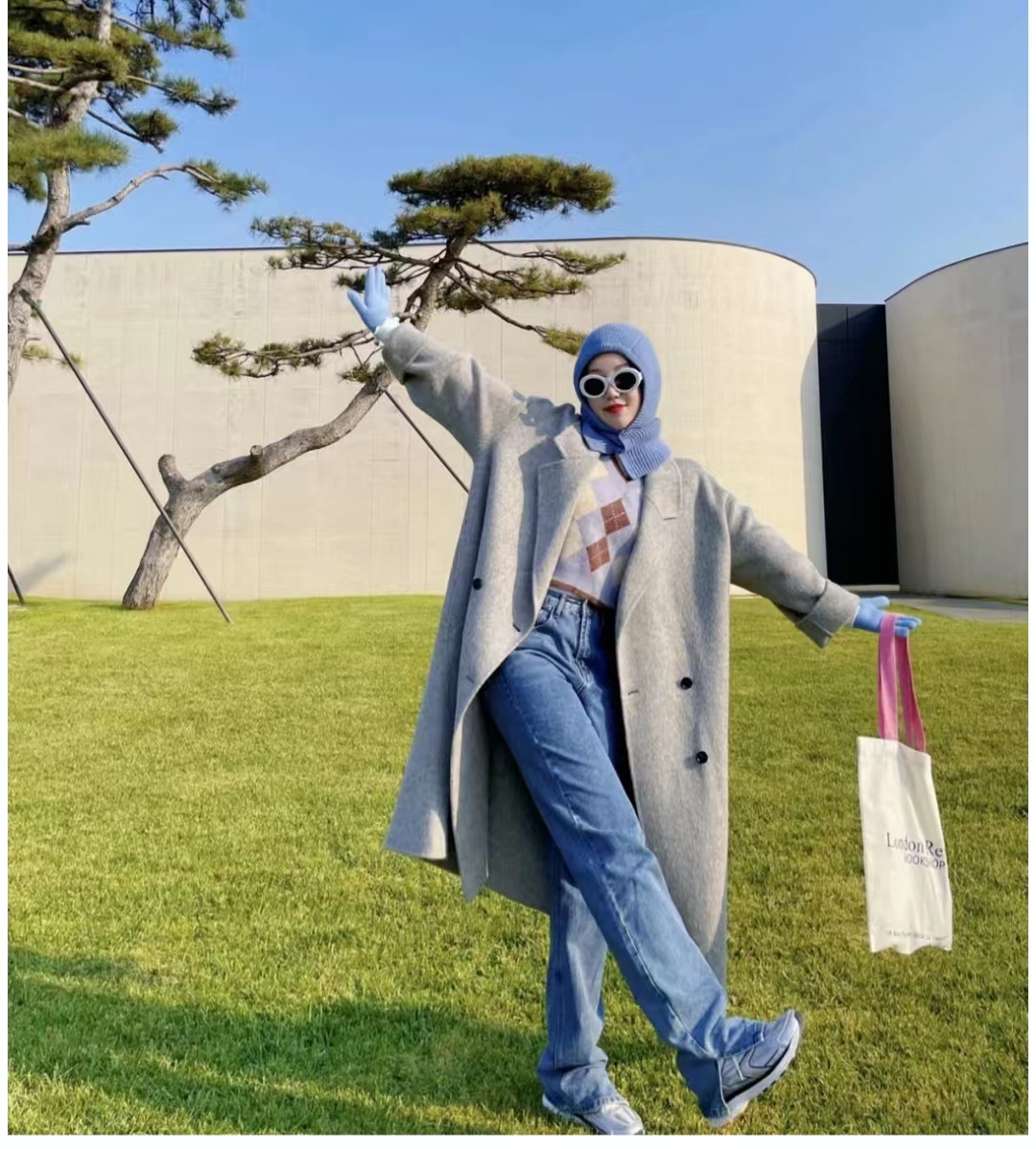 外套秋冬蓝色搭配什么颜色,秋冬比较显高级的颜色搭配