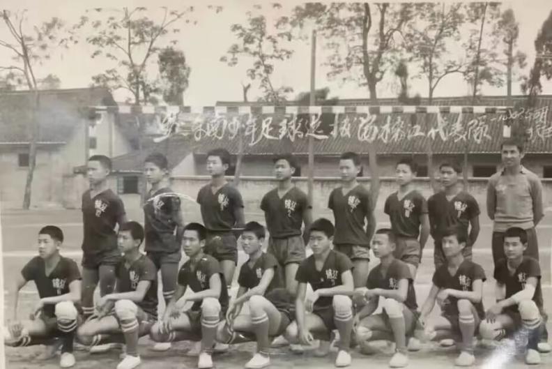 贵州村超爆火引热议,贵州村超爆火引发热议