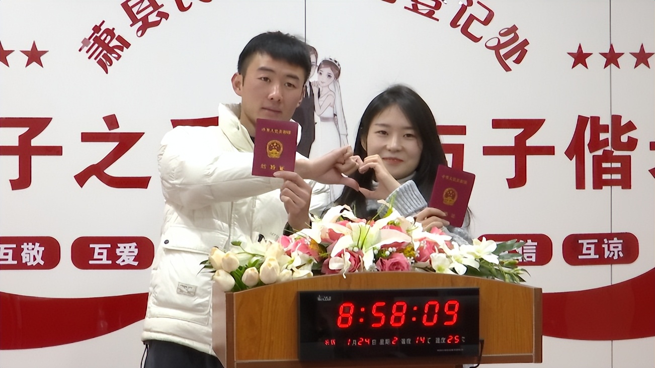 宾阳520婚姻登记处排长龙领证,百色婚姻登记处迎来领证小高峰