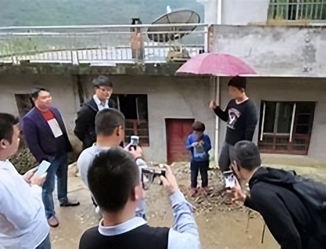 酷似马云的小男孩现状,长相酷似马云的小男孩现状