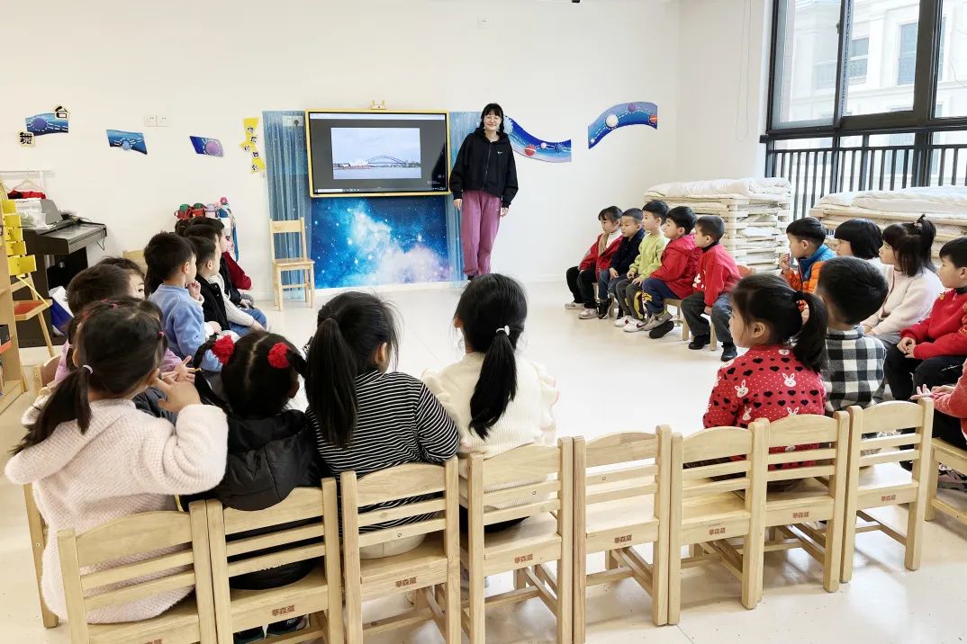 幼儿桥的课程故事,幼儿园优秀课程故事分享与解析