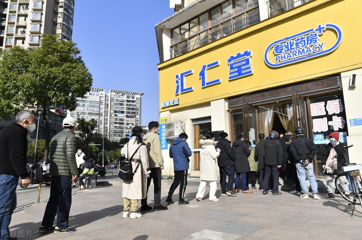 美国XBB井喷竟然带头先对我们限制入境，“海妖”意外带火止泻神药蒙脱石散，港媒暗访发现*私走**药品大猫腻！