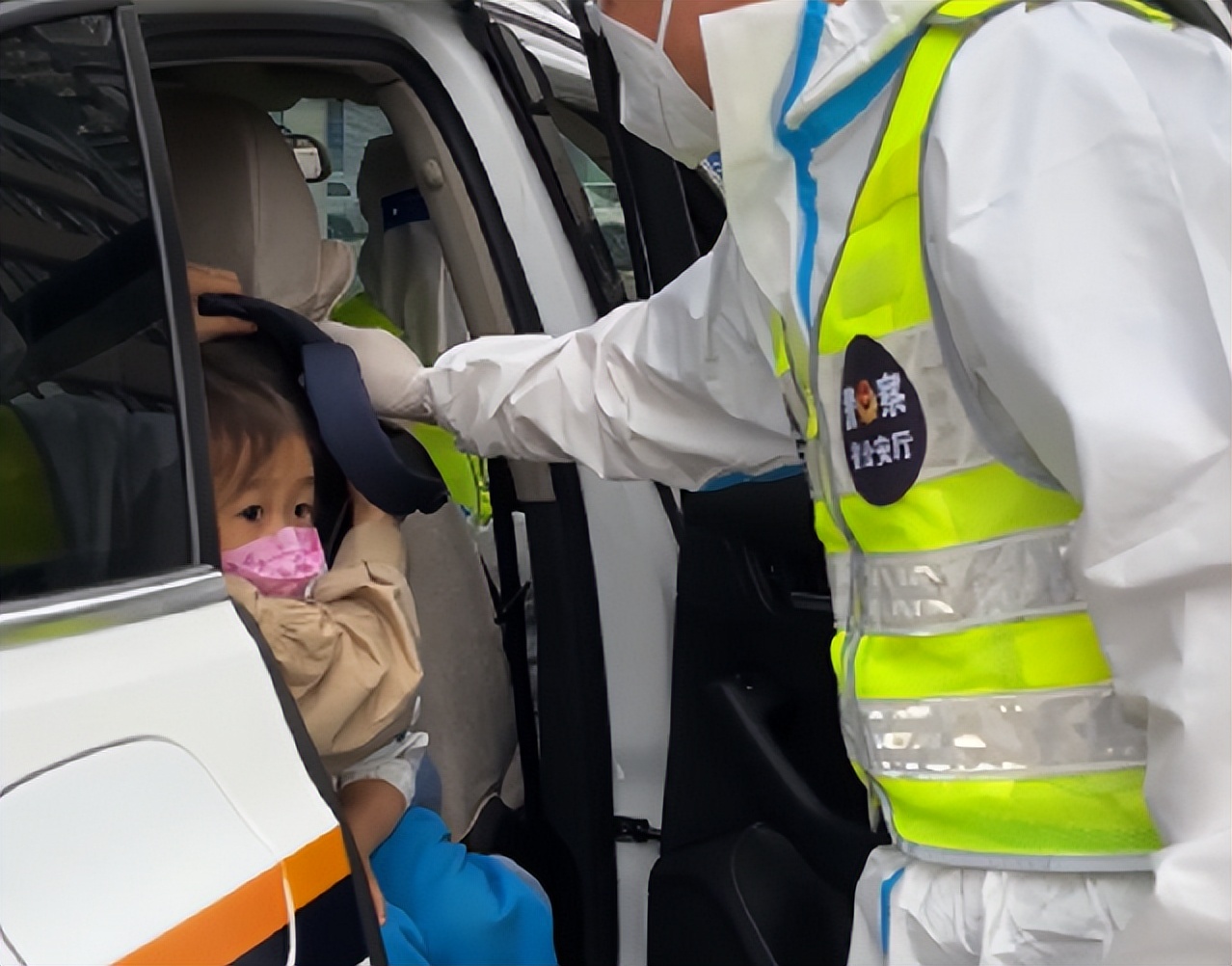 【抗疫一线】贵州贵阳：静动之间，“疫”起守护！264个小时，他们把这道“防线”，筑到群众心坎上......