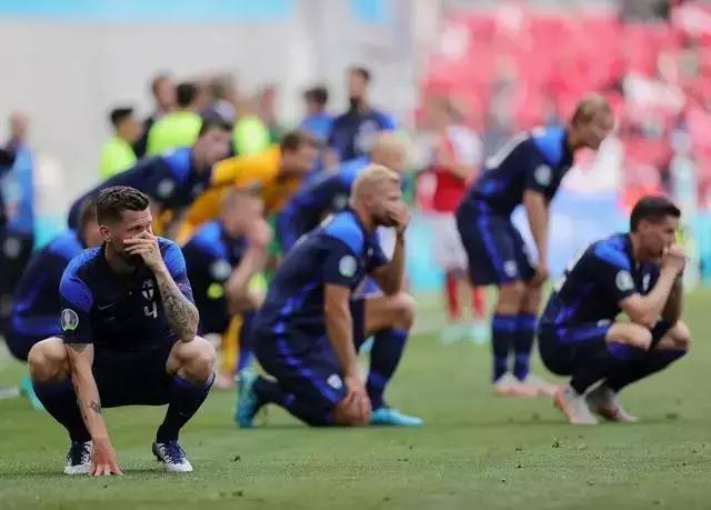 小球迷见到偶像感动瞬间梅西,阿富汗梅西小球迷被迫离开家乡