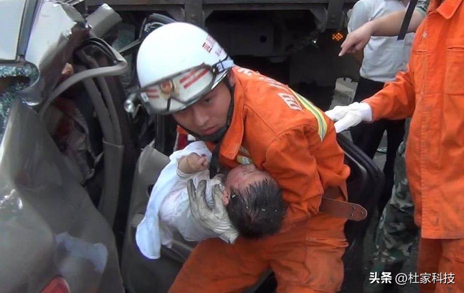 突发!河北一书记司机撞死2名幼童，书记是美女，官方紧急辟谣