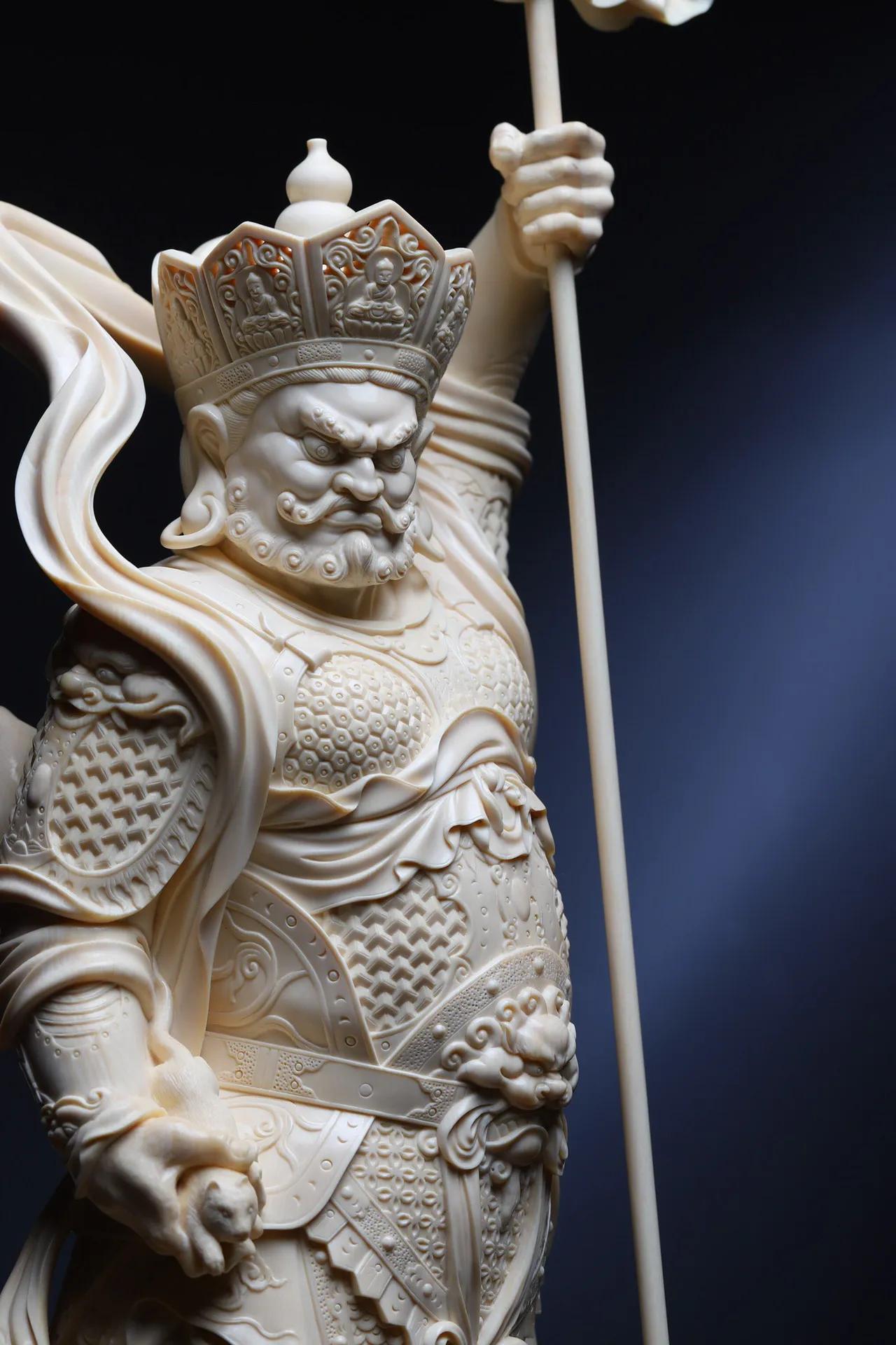 多闻｜财宝天王手持慧伞,左手托着吐宝鼠能赐无尽财宝