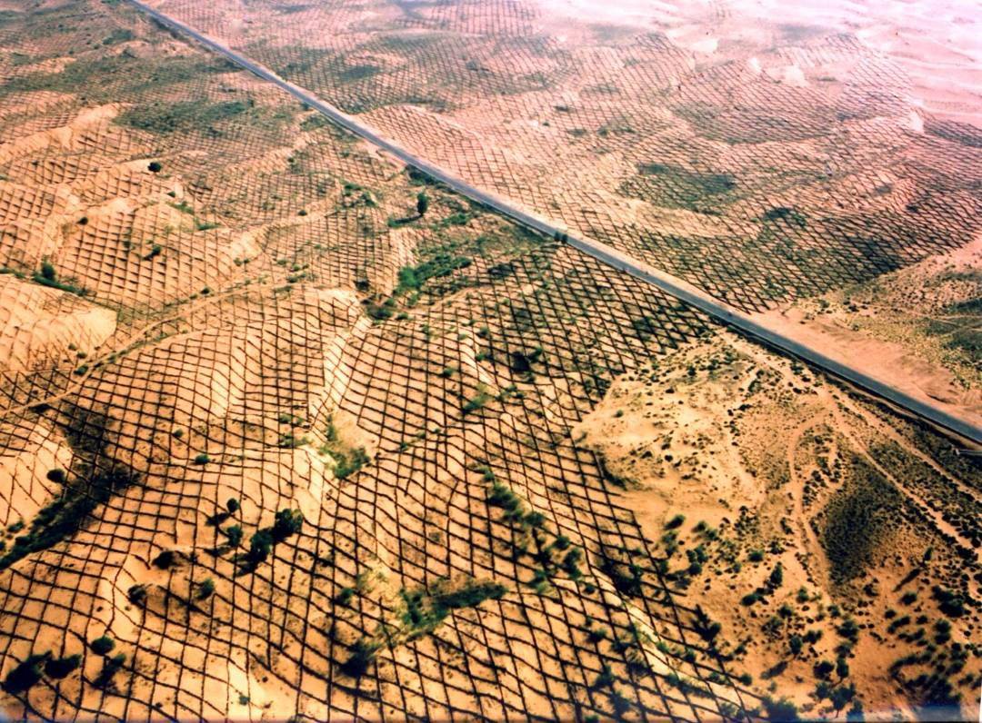 北京天空出现神秘彩光,北京天空惊现蓝太阳的前兆