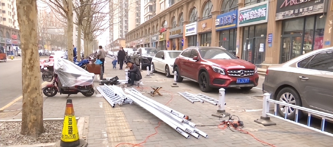 停车场通道老是被车堵住怎么办,停车场门口被车辆堵住怎么解决