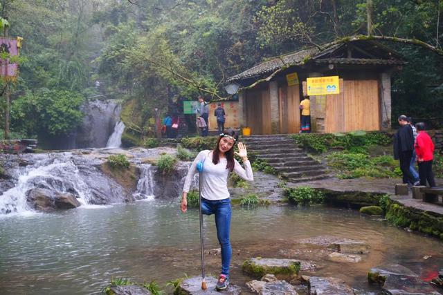 广西独腿女跳高冠军在快手直播助力家乡沃柑销售