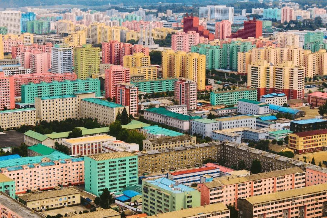 朝鲜买房和分房的区别,朝鲜老百姓的房子里的福利