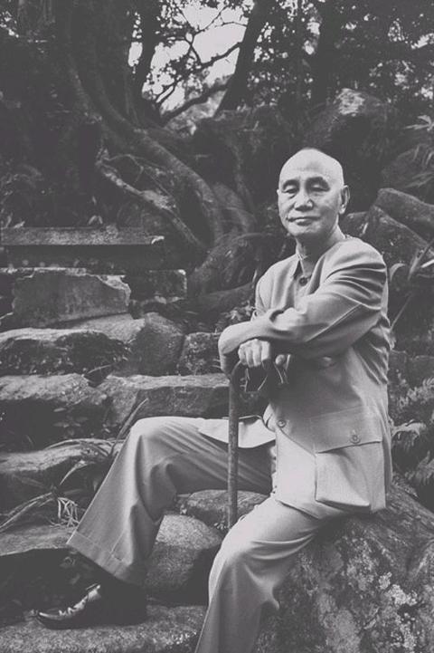 50年代毛主席已经预言，台湾只有2条路可走，现在来看几乎没偏差