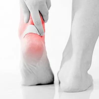 忽然脚特别疼不敢走路怎么回事,走路后脚跟疼痛是怎么回事