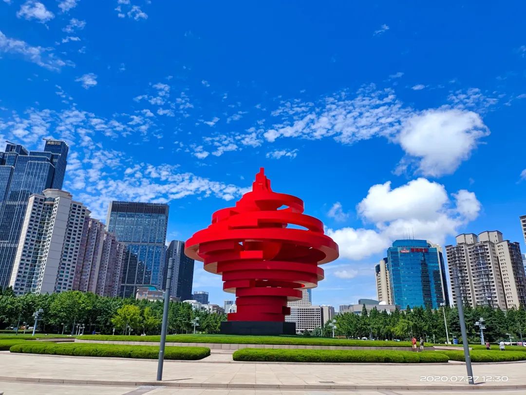 *会两**时刻丨踏上新征程!这一年,青岛的破题与*局破**