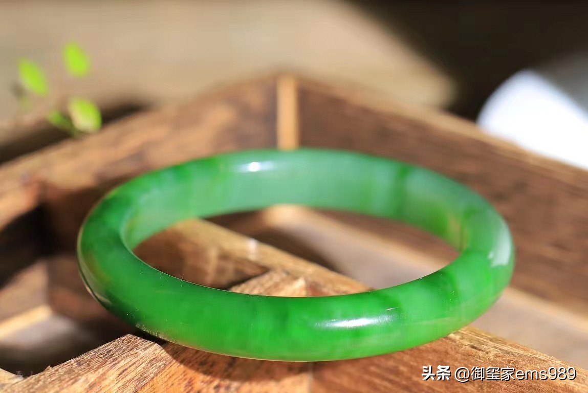 和田玉碎了怎么补救,刚买的和田玉手镯摔碎了怎么补救