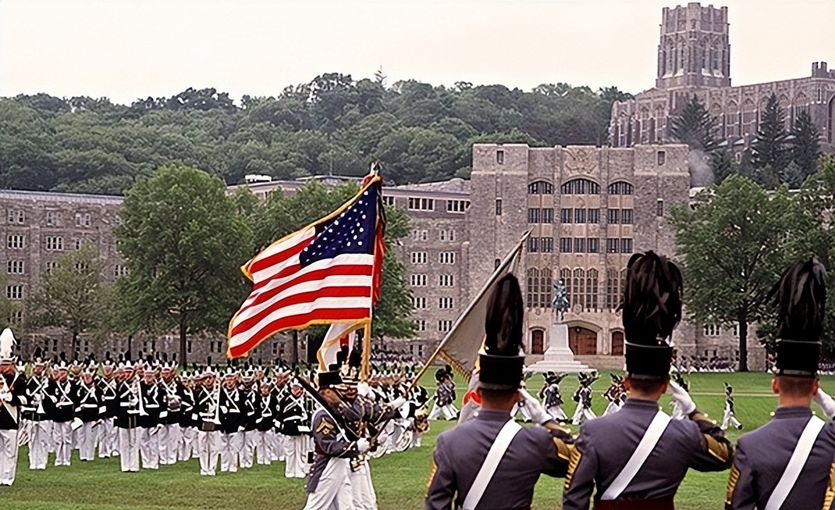 世界著名四大军校，各有各优势，一点不比“西点”差