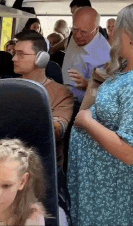 女孩去纹身结果喜欢上了纹身师,陪老婆去纹身