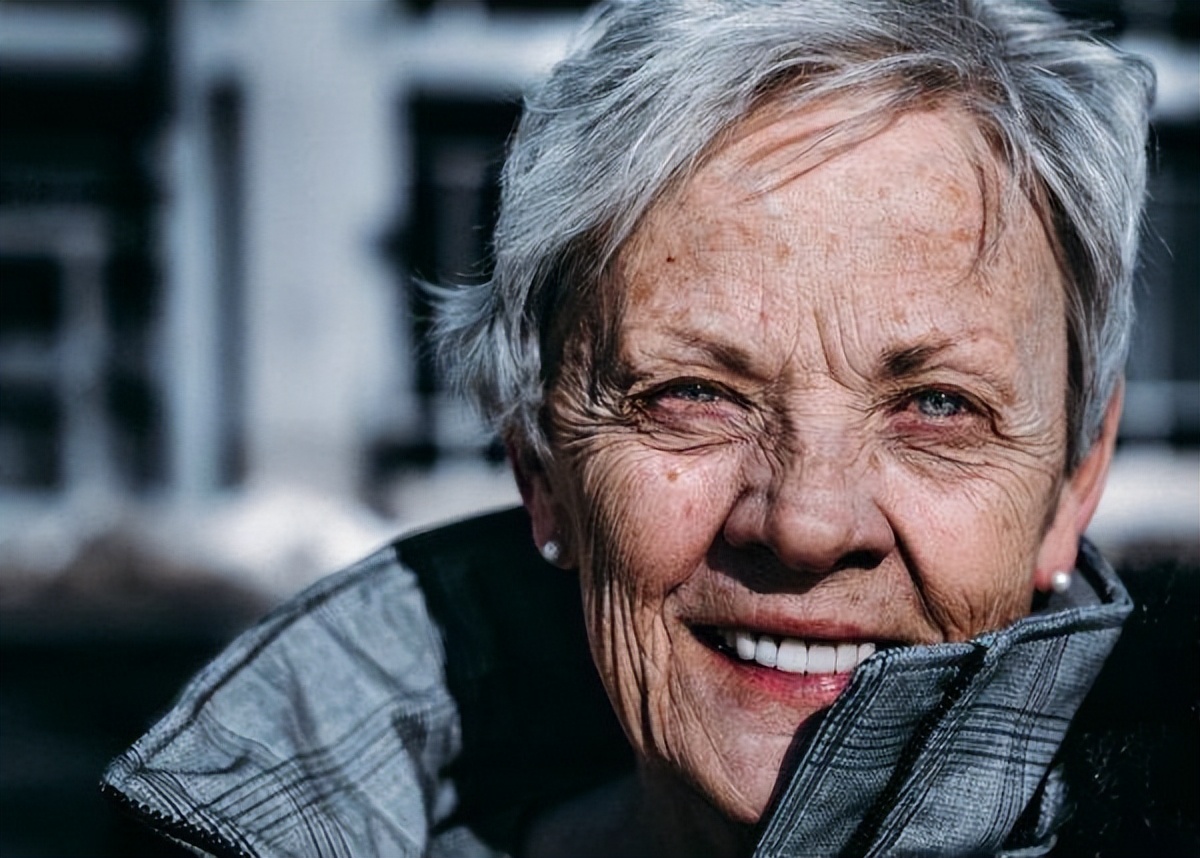 为什么有些人老年斑“密密麻麻”，有些人却没有？医生告诉你真相