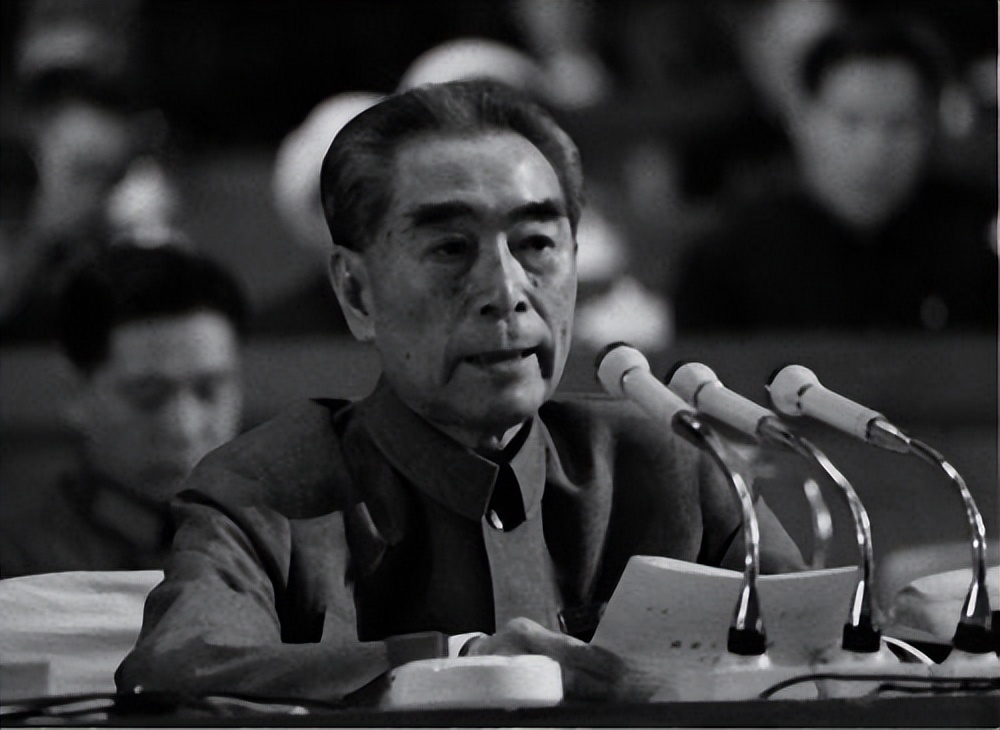 周总理逝世3小时后遗体被解剖，医生泪如雨下：总理该有多痛啊！