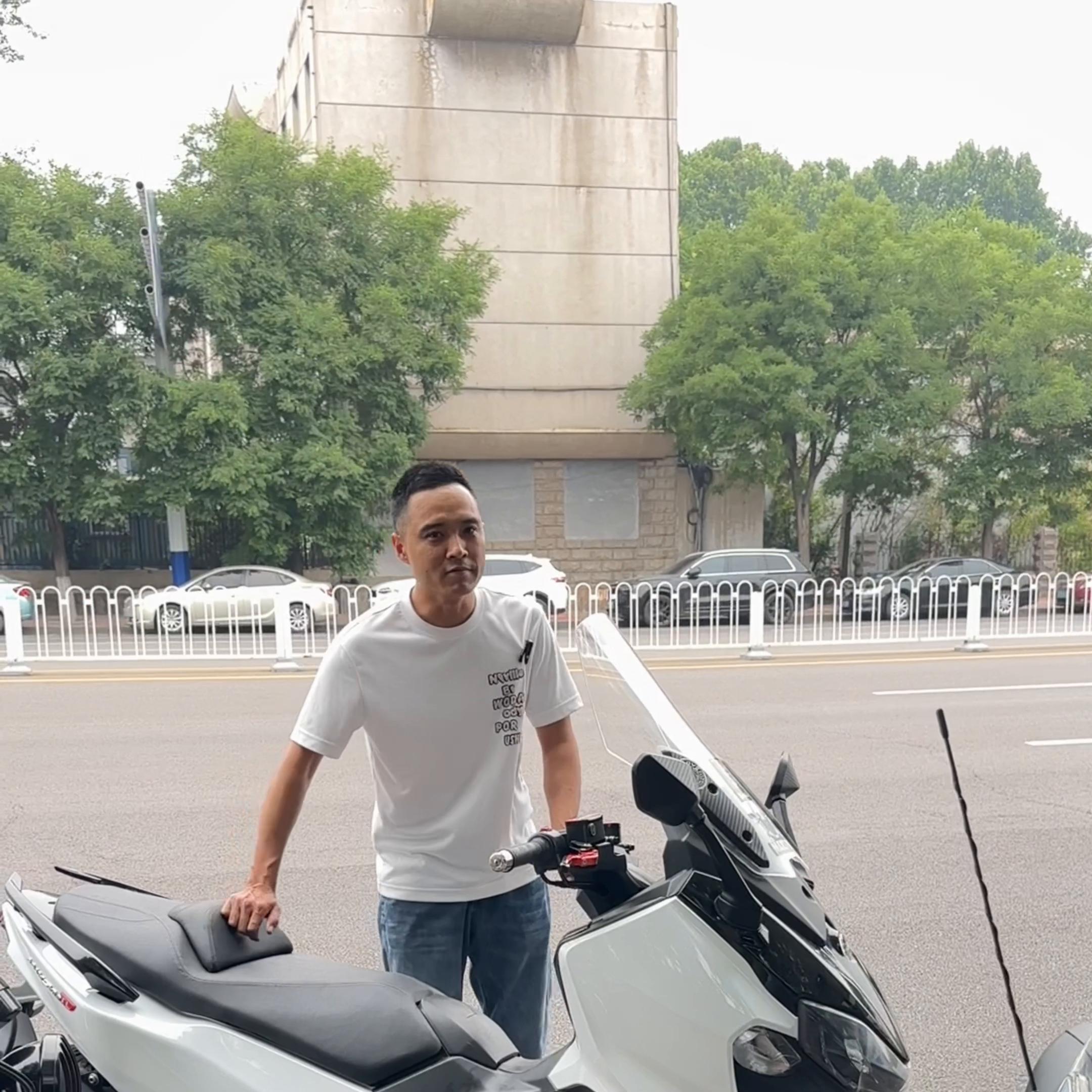 宝马r18和哈雷x48对比,宝马r18对比哈雷x48