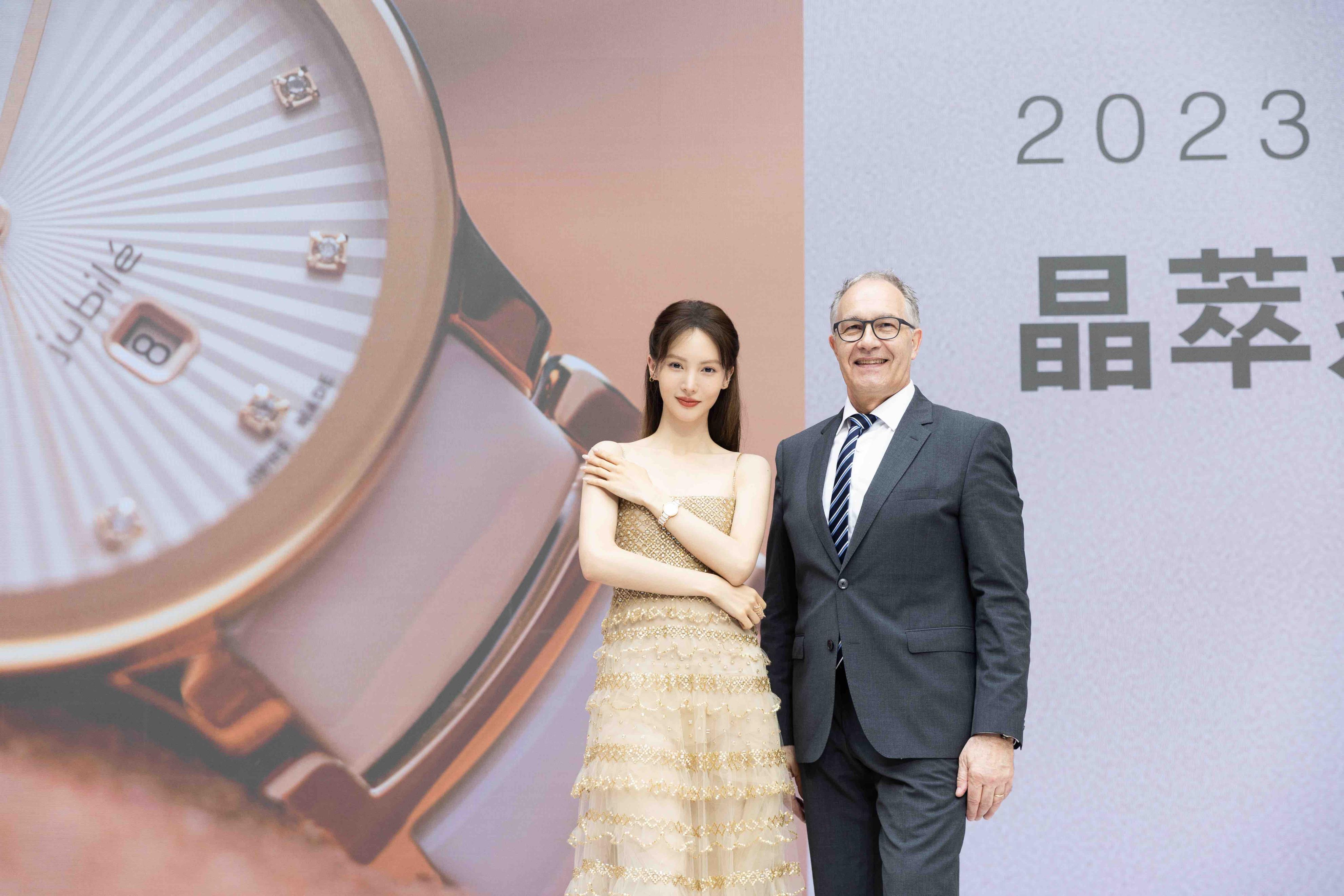 rado鐟炲+闆疯揪琛ㄦ櫠钀冪郴鍒楀コ鑵曡〃,闆疯揪琛╮ado鐟炲+鎵嬭〃鏅惰悆绯诲垪