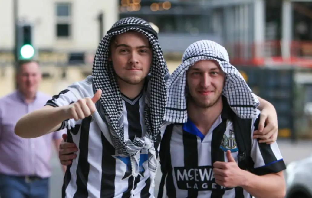 世界杯女记者被亲吻,世界杯采访名场面女记者