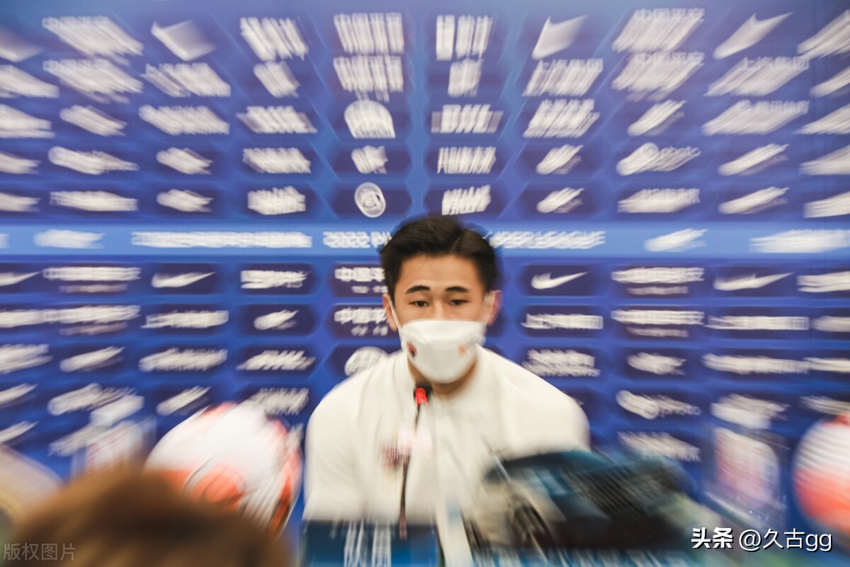 露宿街头只为不打扰民众,露宿街头