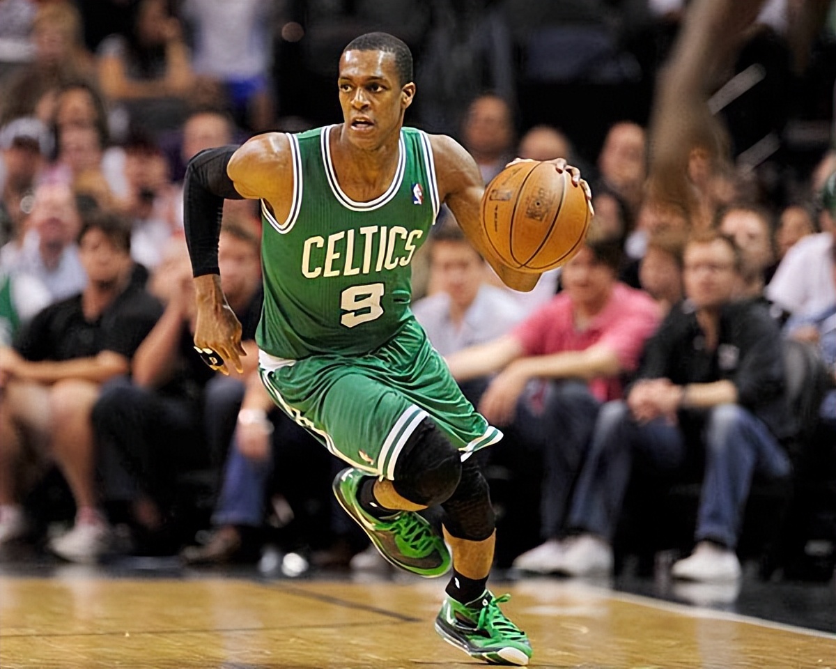 控场大师！NBA季后赛助攻排行榜：现役两人进前十，詹皇冲击第一