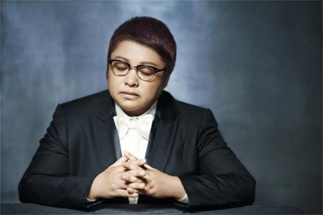 姚贝娜铜像图文,姚贝娜墓地雕塑