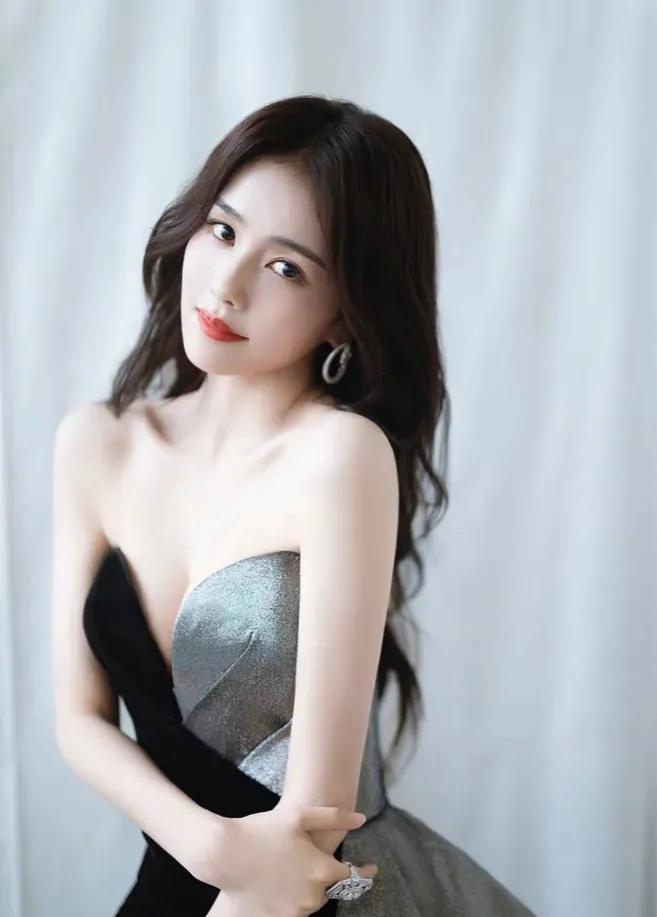 从叙旧开始跟着白鹿买衣服，直到成为大明星，更喜欢白鹿大美女了