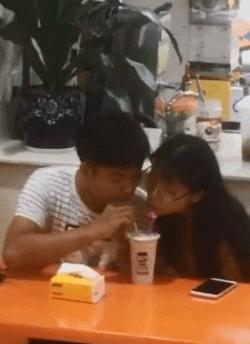 女友今年都二十三了，还是这样，是不是没救了哈哈哈好尴尬