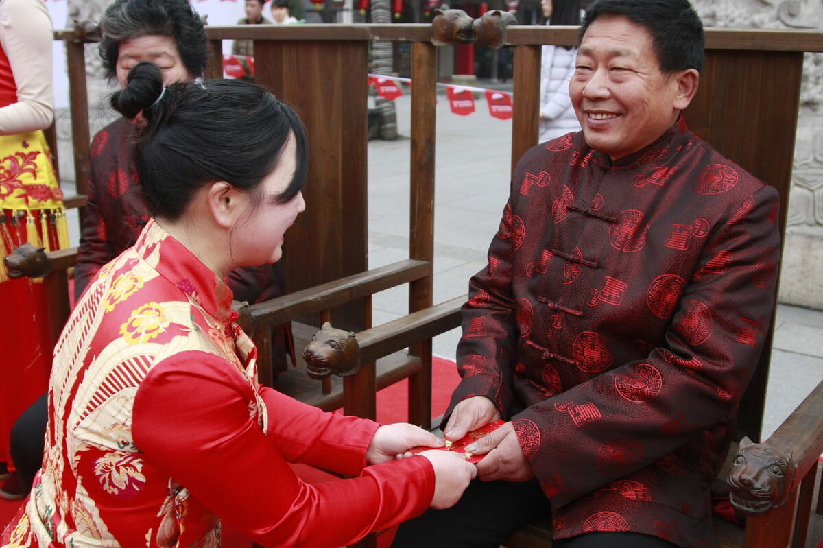 春节拜年磕头禁忌,初一磕头有啥讲究