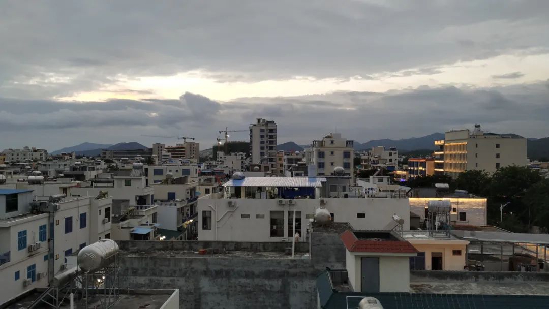 我是旅居三亚的姑娘，最终仓惶逃回深圳了