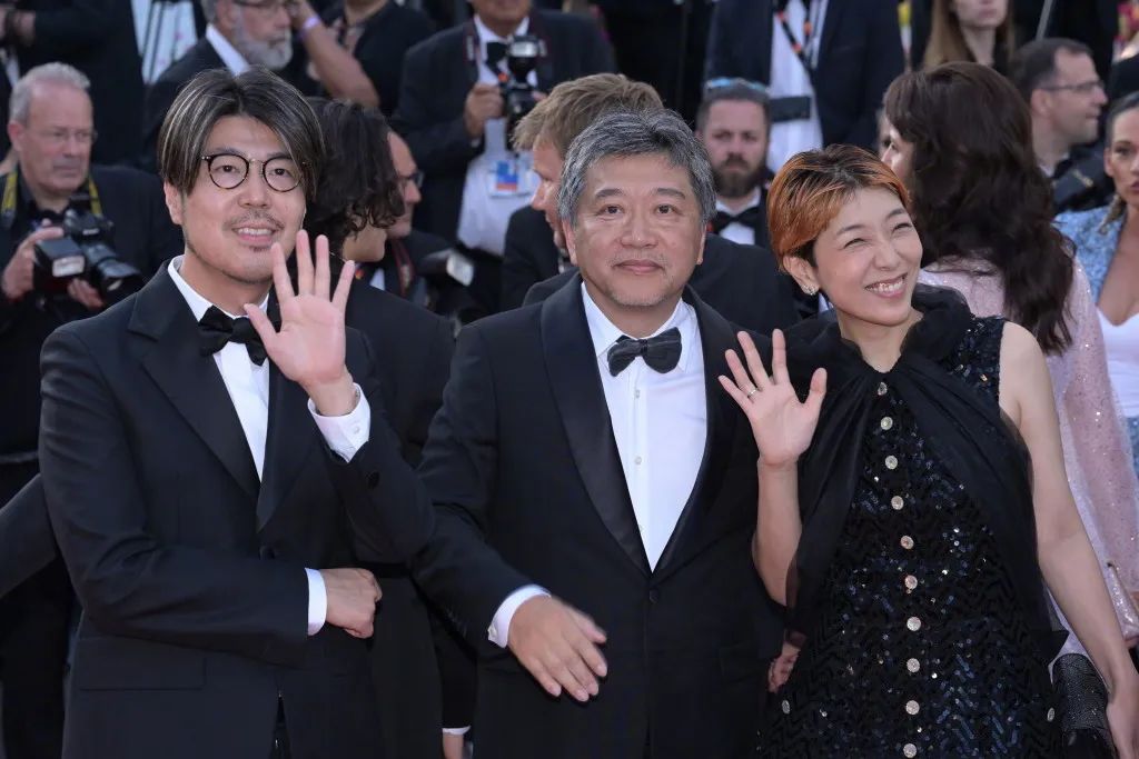 戛纳红毯范冰冰艳压群芳,范冰冰再次惊艳戛纳红毯