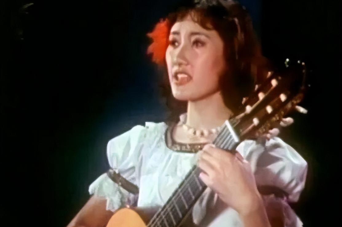 歌手成方圆年轻时候的照片,成方圆是80年代的当红歌星