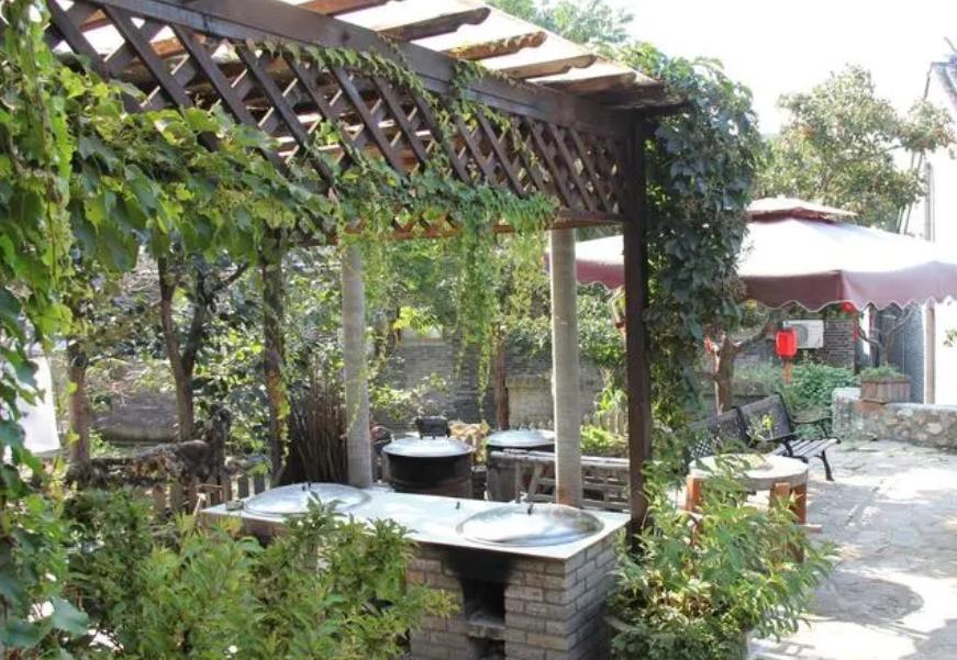 养猪场被强拆事件后续,强拆猪圈卢某后续