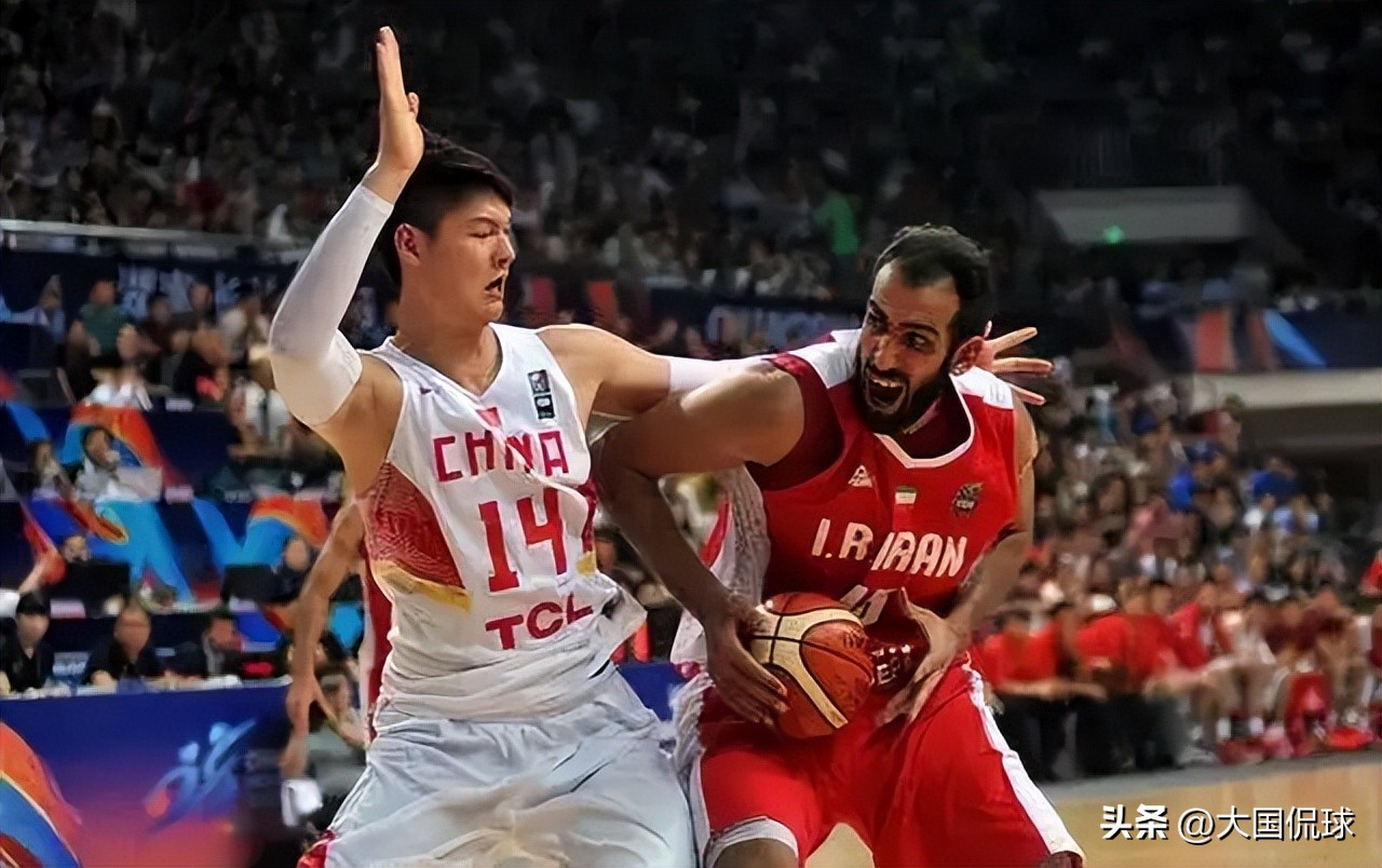 中国男篮迎战伊朗队，杜锋运气爆棚首发变阵，晋级世界杯稳了
