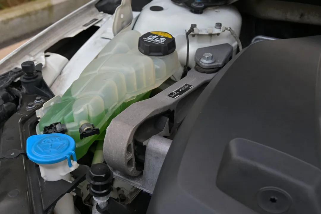 沃尔沃v40算钢炮吗,二手沃尔沃v402018款