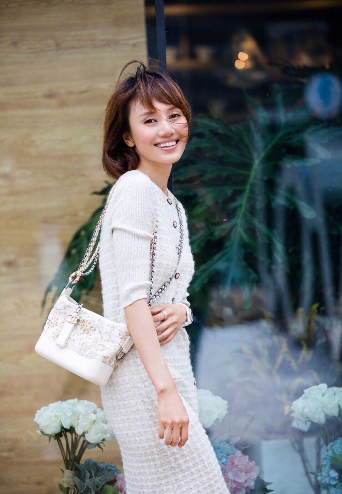 袁泉穿衣服低调又吸引人,袁泉的穿搭风格图片