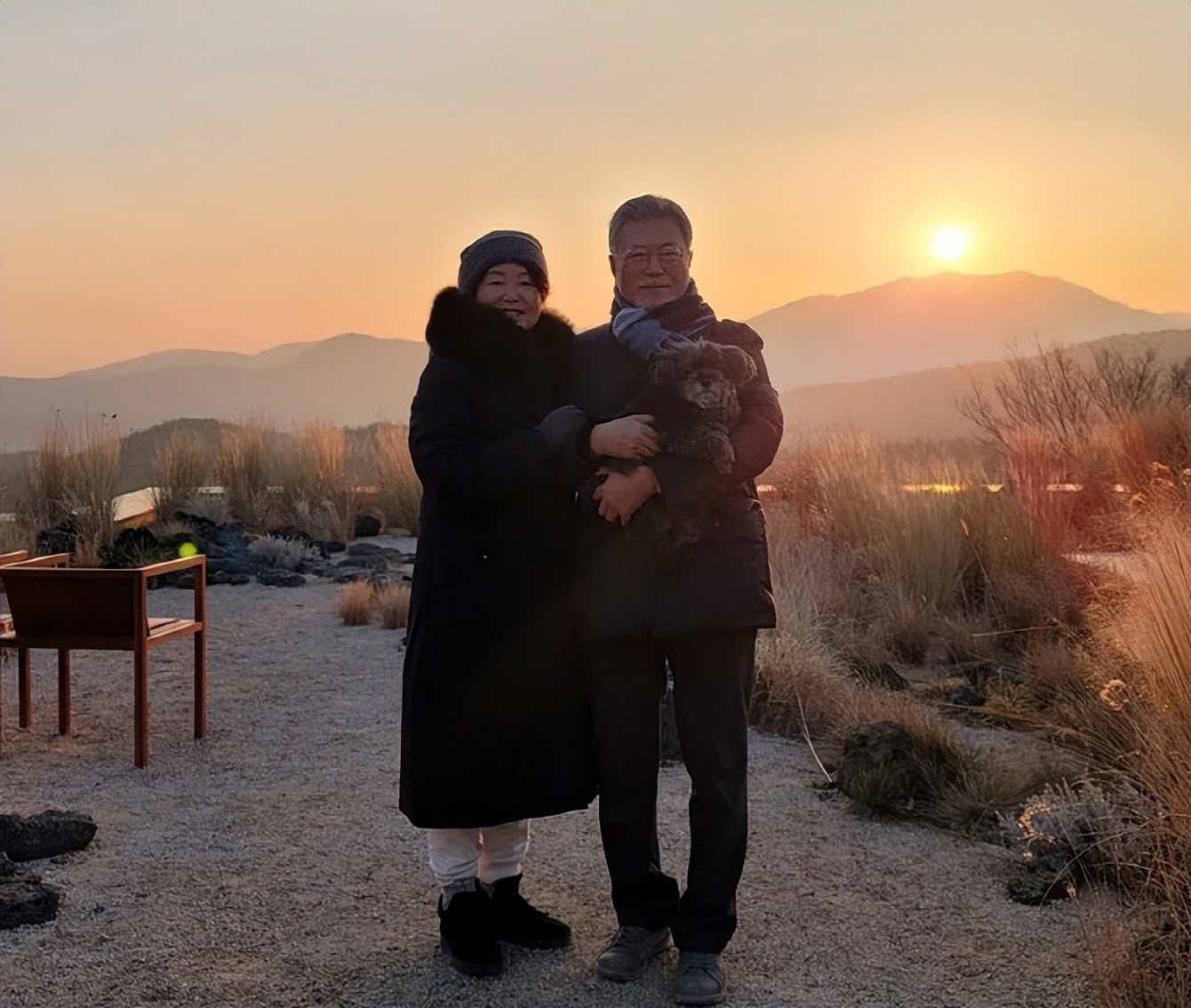 韩国总统文在寅夫人今年多大岁数,韩国前总统文在寅的个人简历