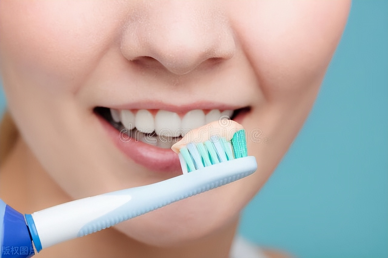 口臭难闻教你一招从此告别口臭,口臭的人为什么闻不到自己的口臭