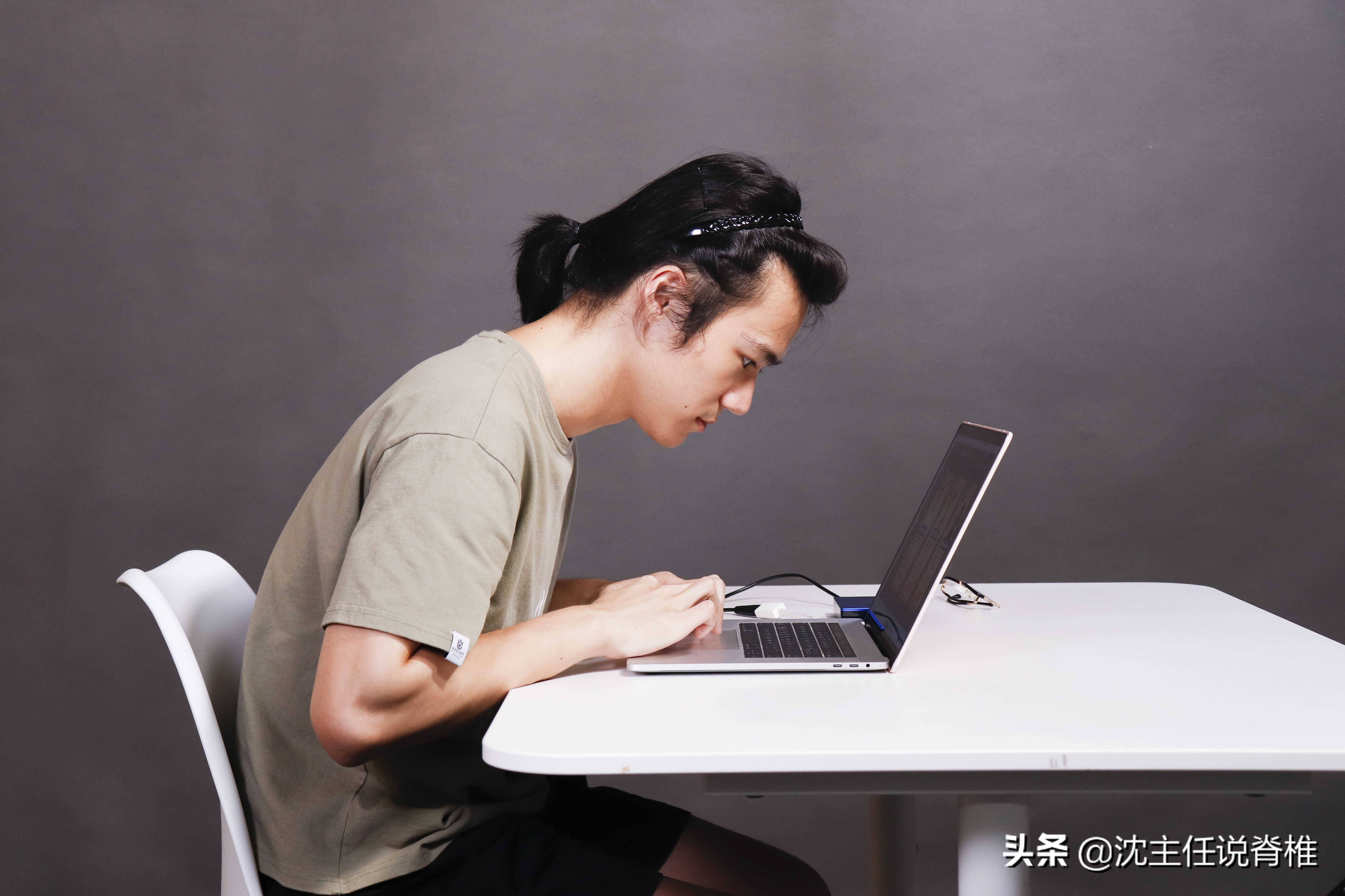 左侧后背肩胛骨内侧缘隐痛,后背肩胛骨部位痛是有炎症吗