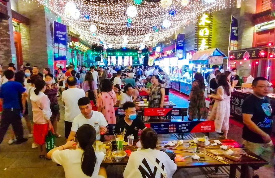 95后夫妻摆摊日入9000元，真事还是“励志故事”？详细分解剖析